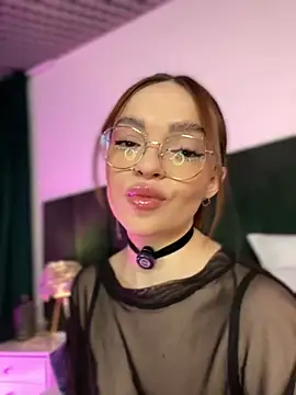 Snapshot of AnaWest chatting on 01.28.25 AnaWest online show from 01.28.25