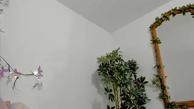 BonnieCute  online show from 10.12.25