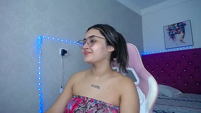 Snapshot of antonella_sweetlittle chatting on 05.07.26 antonella sweetlittle online show from 05.07.26