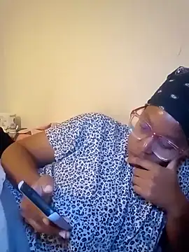 Snapshot of madamsensuale chatting on 01.06.25 madamsensuale online show from 01.06.25