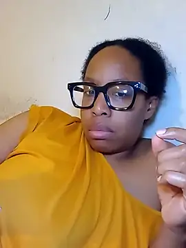 Snapshot of madamsensuale chatting on 02.04.25 madamsensuale online show from 02.04.25