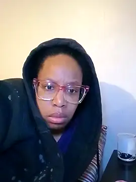 Snapshot of madamsensuale chatting on 02.18.25 madamsensuale online show from 02.18.25