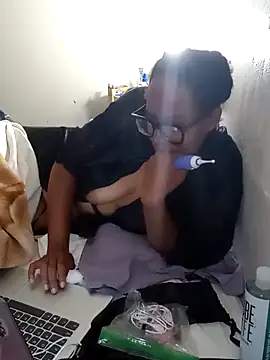 Snapshot of madamsensuale chatting on 11.26.25 madamsensuale online show from 11.26.25