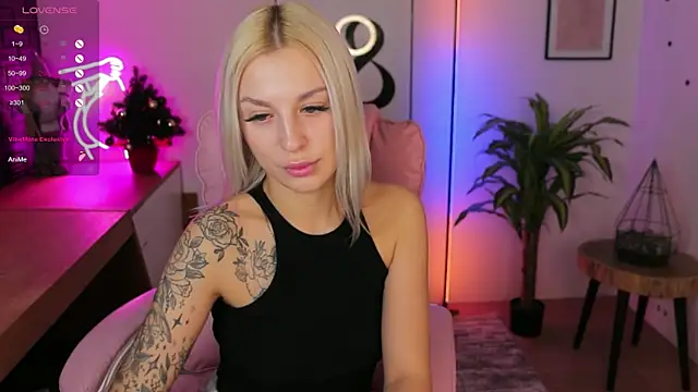 Snapshot of Crystal_Barbie chatting on 12.12.24 Crystal Barbie online show from 12.12.24