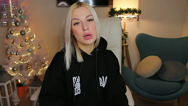 Snapshot of Crystal_Barbie chatting on 12.12.24 Crystal Barbie online show from 12.12.24