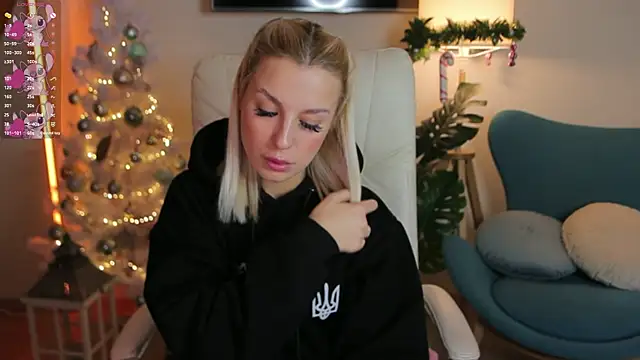 Snapshot of Crystal_Barbie chatting on 12.18.24 Crystal Barbie online show from 12.18.24