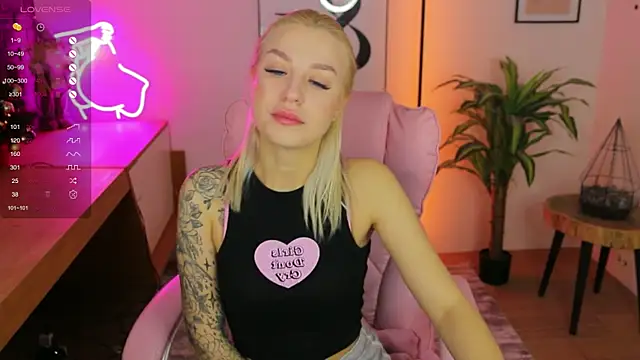 Snapshot of Crystal_Barbie chatting on 12.23.24 Crystal Barbie online show from 12.23.24