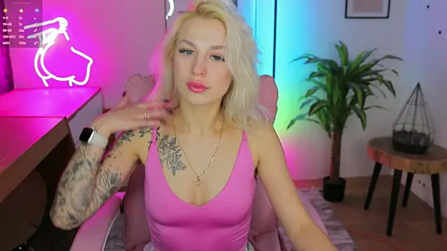 Snapshot of Crystal_Barbie chatting on 02.08.25 Crystal Barbie online show from 02.08.25