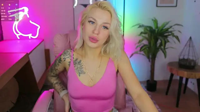 Snapshot of Crystal_Barbie chatting on 02.08.25 Crystal Barbie online show from 02.08.25