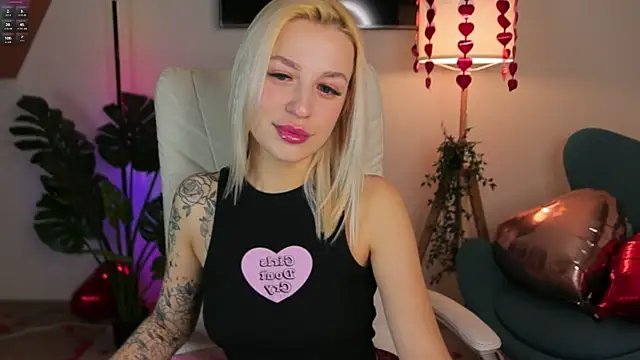 Snapshot of Crystal_Barbie chatting on 02.20.25 Crystal Barbie online show from 02.20.25