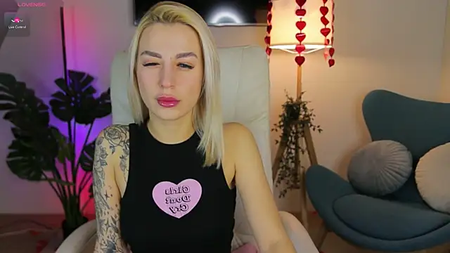 Snapshot of Crystal_Barbie chatting on 02.24.25 Crystal Barbie online show from 02.24.25