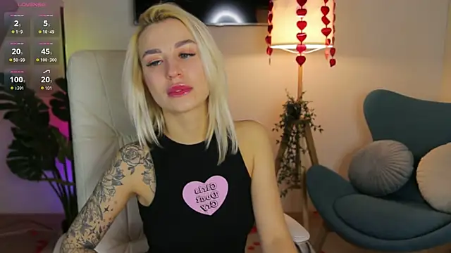 Snapshot of Crystal_Barbie chatting on 02.24.25 Crystal Barbie online show from 02.24.25