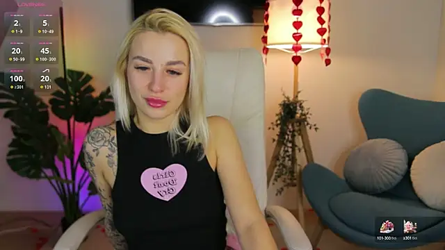 Snapshot of Crystal_Barbie chatting on 02.25.25 Crystal Barbie online show from 02.25.25