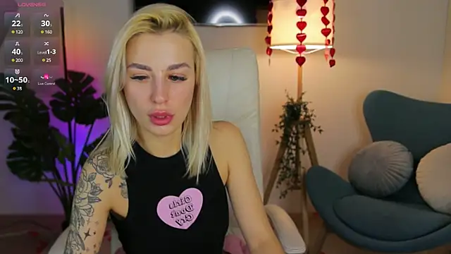 Snapshot of Crystal_Barbie chatting on 02.25.25 Crystal Barbie online show from 02.25.25