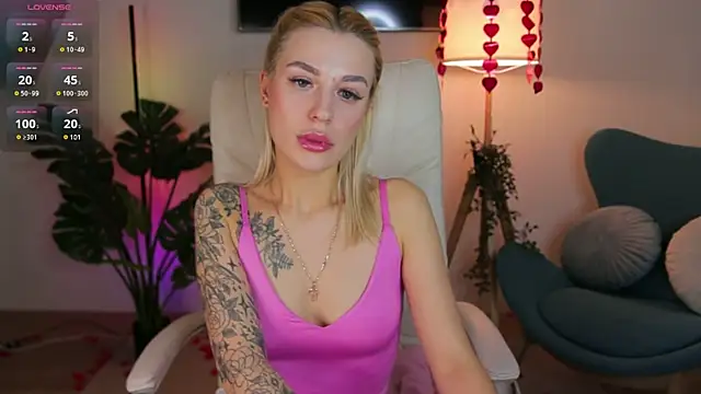 Snapshot of Crystal_Barbie chatting on 02.26.25 Crystal Barbie online show from 02.26.25