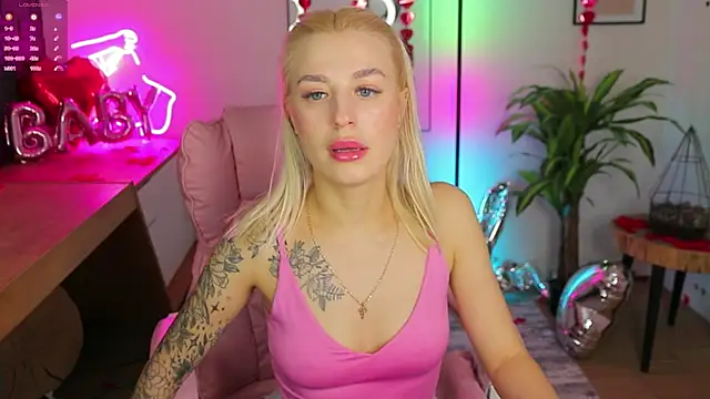 Snapshot of Crystal_Barbie chatting on 02.27.25 Crystal Barbie online show from 02.27.25