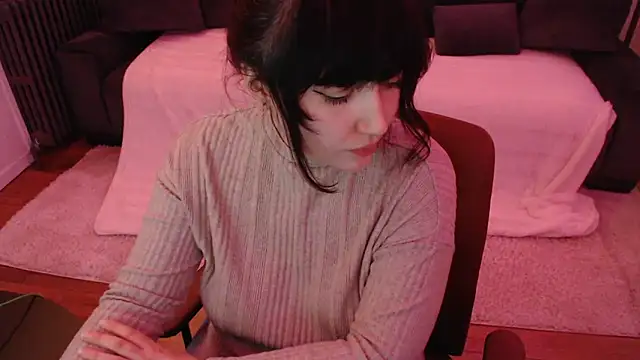 Lynylou online show from 12.06.24