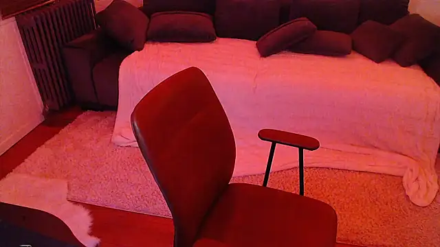 Lynylou online show from 12.10.24