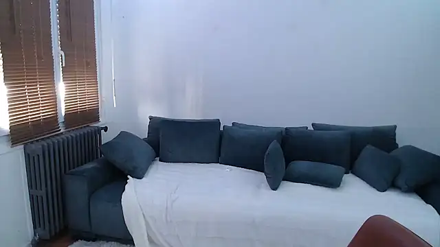 Lynylou online show from 12.13.24