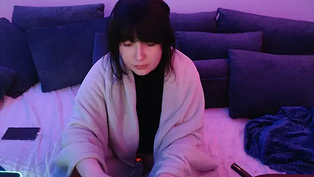 Lynylou online show from 01.06.25