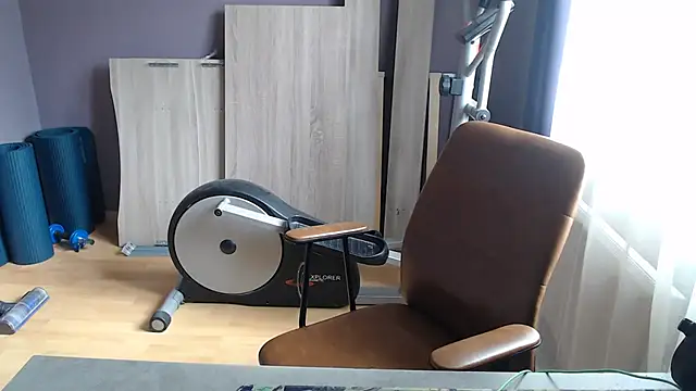 Lynylou online show from 09.10.25