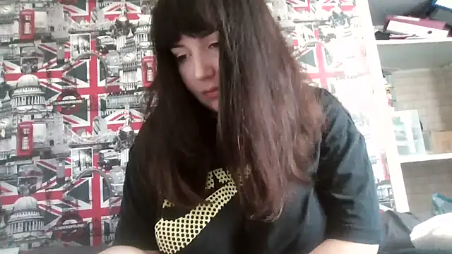 Lynylou online show from 11.02.25