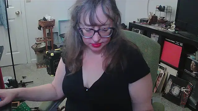 LilyLuscious online show from 10.18.25