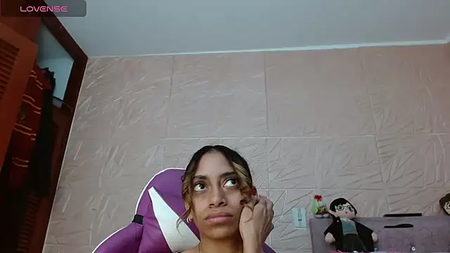 kendallsweet7 online show from 11.17.25