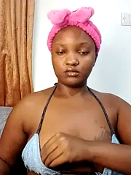Snapshot of Ebony_butt chatting on 12.02.25 Ebony butt online show from 12.02.25