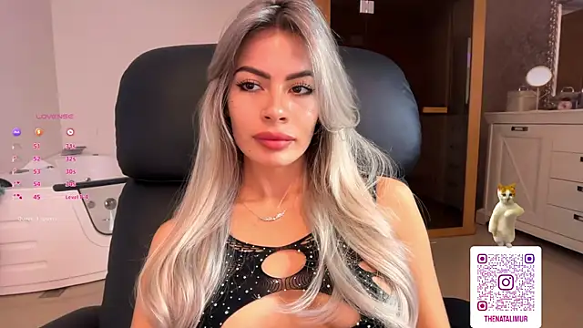 Natalimuur online show from 10.17.25