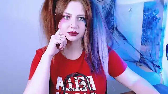 Lizzy Love online show from 10.31.25