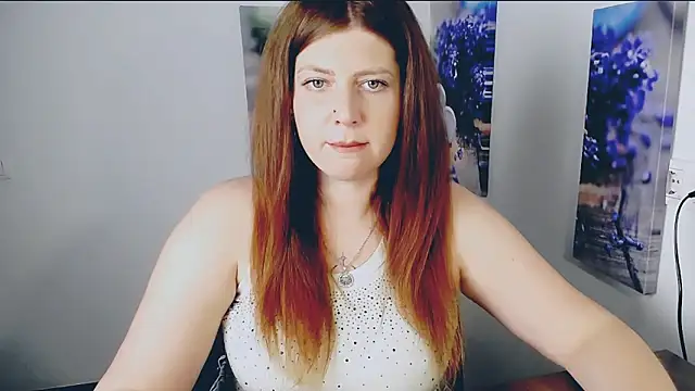 Snapshot of Lizzy_Love chatting on 06.19.26 Lizzy Love online show from 06.19.26