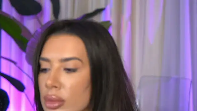 FoxieJullia online show from 11.28.25