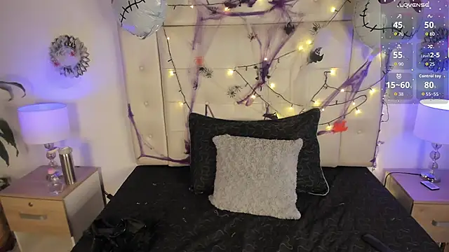 Agatha Vixen online show from 10.31.25