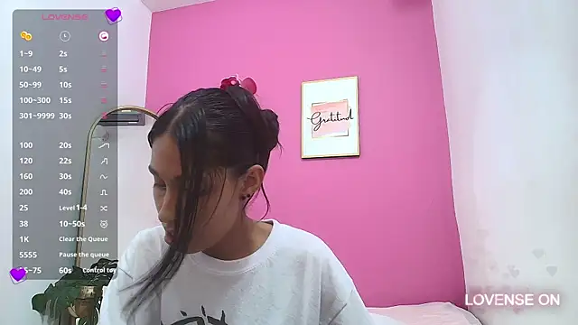 yourcuteneighbourr online show from 03.08.25