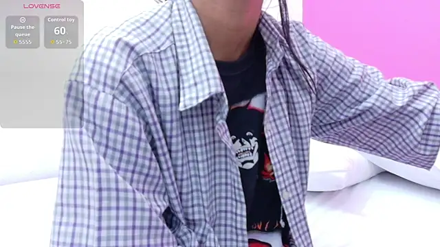 yourcuteneighbourr online show from 12.19.25