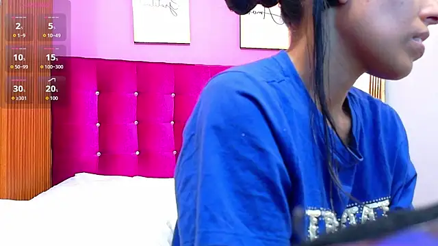 Snapshot of yourcuteneighbourr chatting on 06.11.26 yourcuteneighbourr online show from 06.11.26