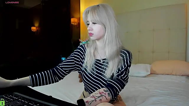 Snapshot of Valerie_Woods chatting on 02.23.26 Valerie Woods online show from 02.23.26