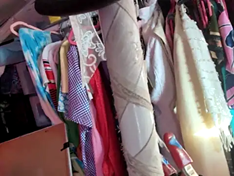 gurlnips online show from 11.19.25