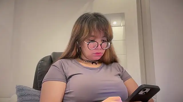 Snapshot of Pinkyrose111 chatting on 04.30.26 Pinkyrose111 online show from 04.30.26