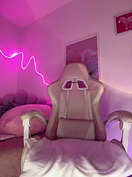 Tsuki-moon online show from 01.28.25