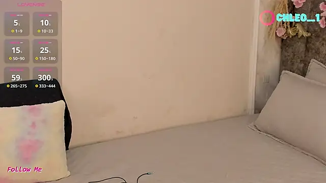 Snapshot of Chleo__ chatting on 04.01.26 Chleo online show from 04.01.26