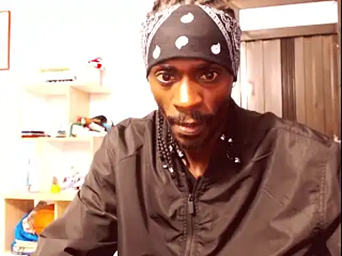 Snapshot of phillip-hot chatting on 01.03.25 phillip-hot online show from 01.03.25