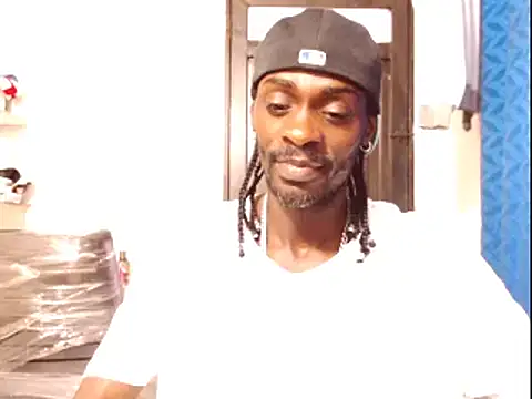 Snapshot of phillip-hot chatting on 01.06.25 phillip-hot online show from 01.06.25