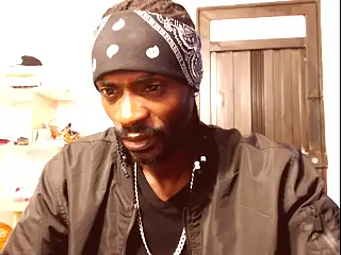 Snapshot of phillip-hot chatting on 02.15.25 phillip-hot online show from 02.15.25