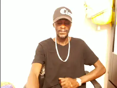 Snapshot of phillip-hot chatting on 03.17.25 phillip-hot online show from 03.17.25