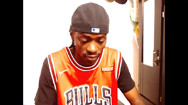 Snapshot of phillip-hot chatting on 10.06.25 phillip-hot online show from 10.06.25