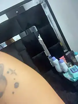 Snapshot of angelss_of_charlie chatting on 01.08.26 angelss of charlie online show from 01.08.26