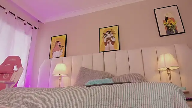 Snapshot of angelss_of_charlie chatting on 01.10.26 angelss of charlie online show from 01.10.26