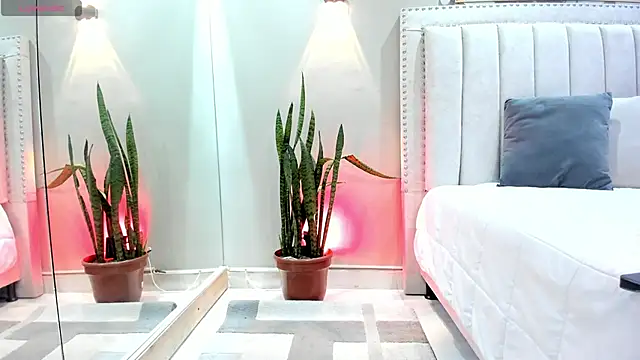 Snapshot of Miranda_doll_ chatting on 03.10.25 Miranda doll online show from 03.10.25